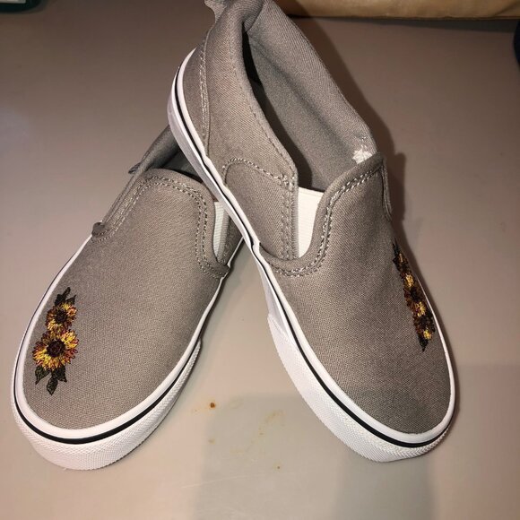 NEW Vans Asher Slip On Sneaker Kids SZ 13 Gray w/ Flowers - Picture 1 of 5